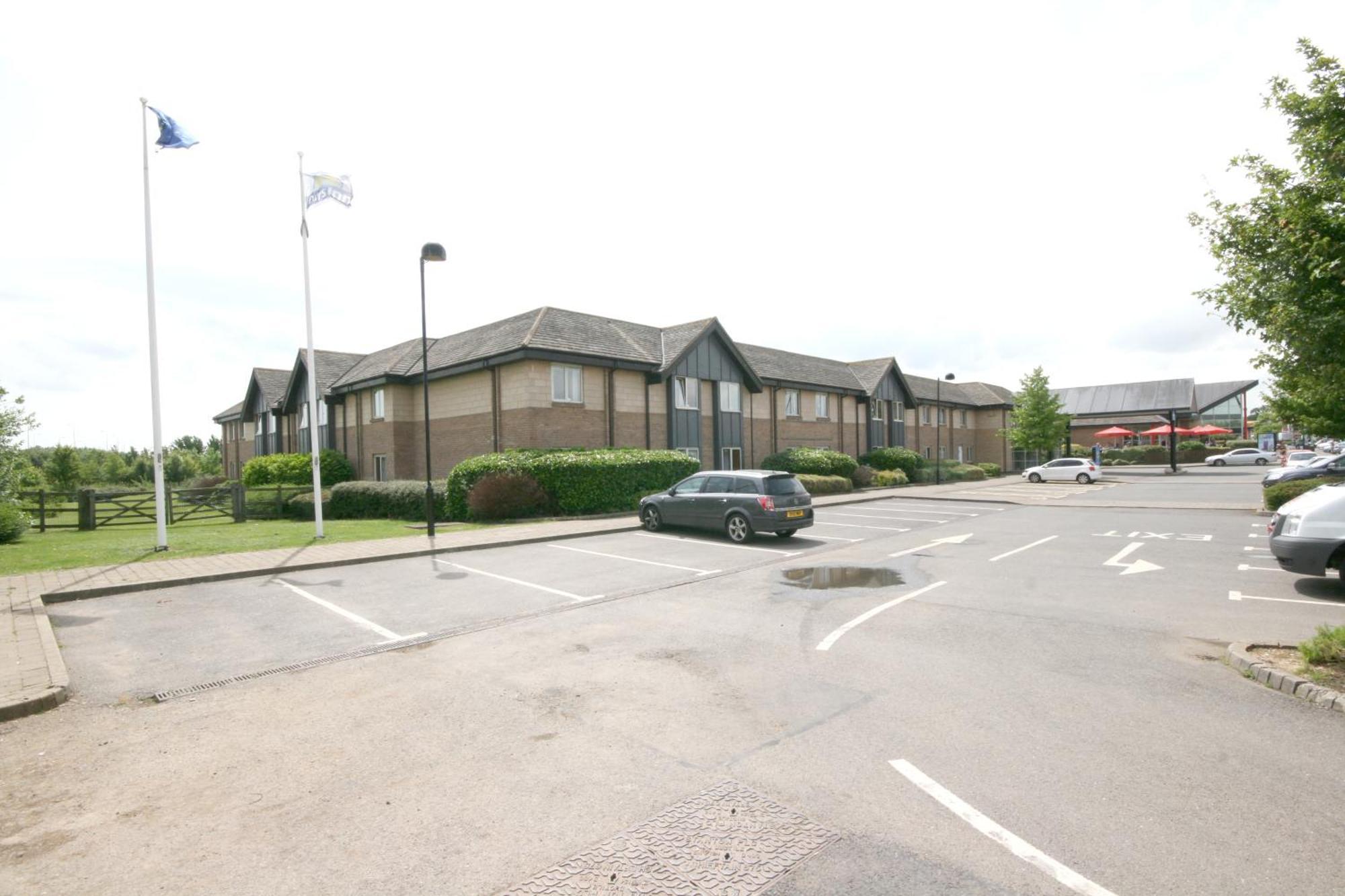 Days Inn Peterborough Exteriör bild